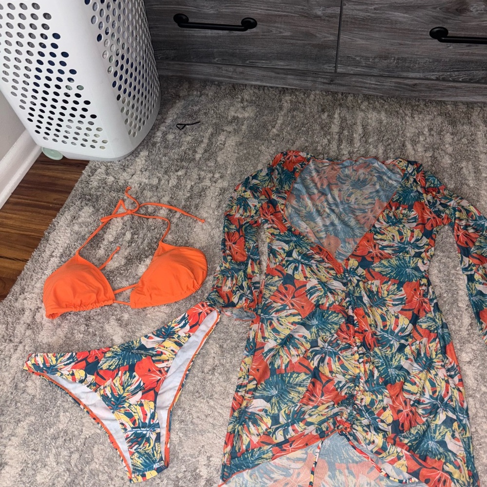 Tropical Print/Solid color Swimsuit